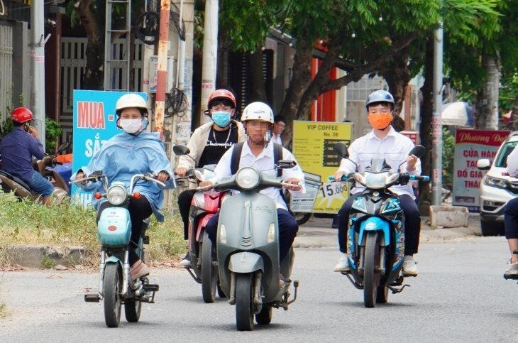 Học sinh THCS tại Nam Định không được tự đi xe máy điện đến trường. (Ảnh minh họa)