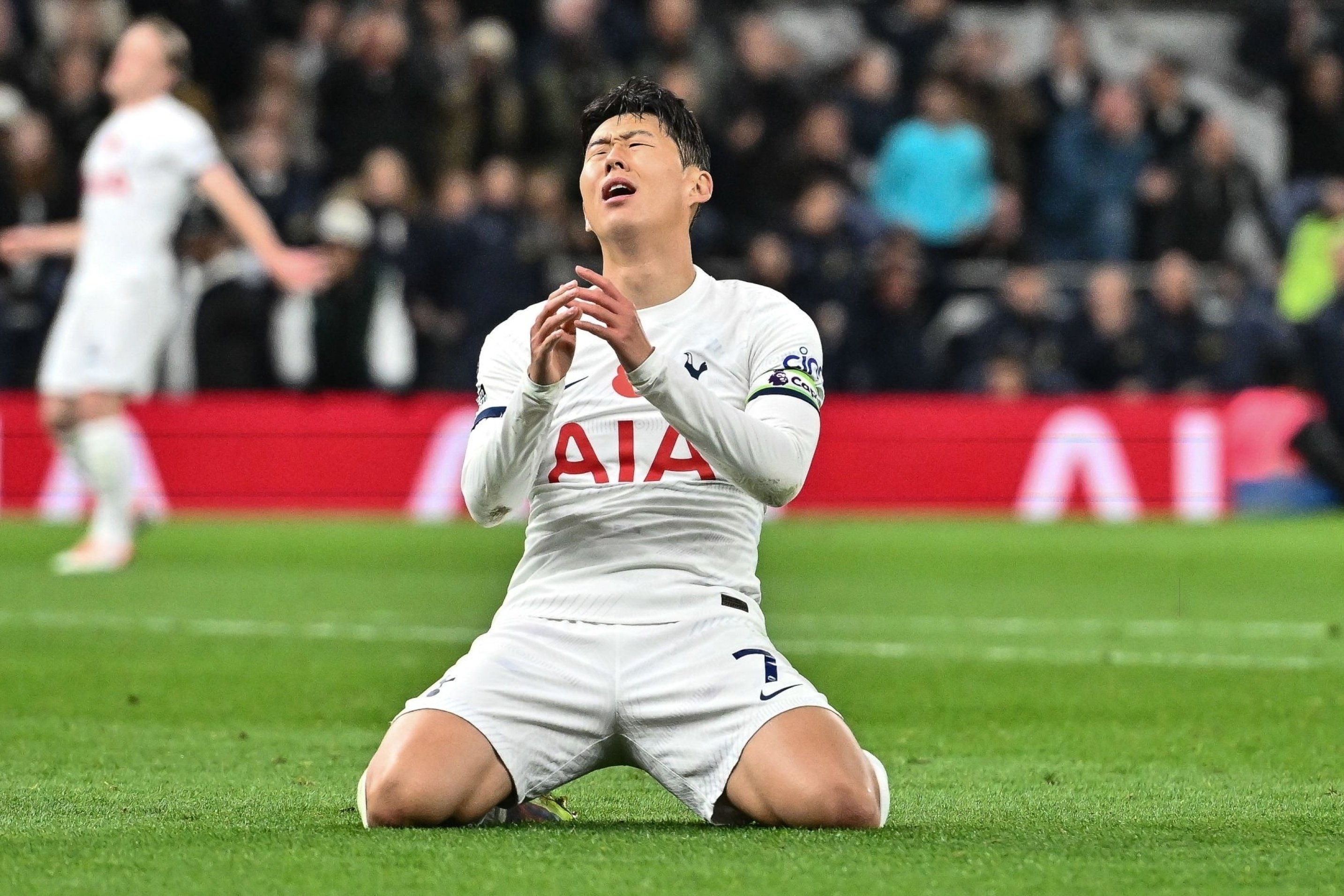 Son Heung-min và đồng đội rơi xuống mặt đất sau giai đoạn thăng hoa. (Ảnh: Getty Images)