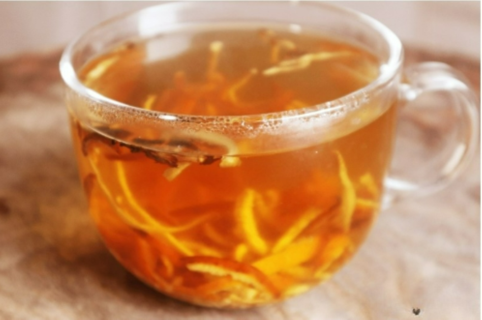 Uống trà gừng trần bì giúp trẻ hóa mạch máu. (Nguồn: Sohu)