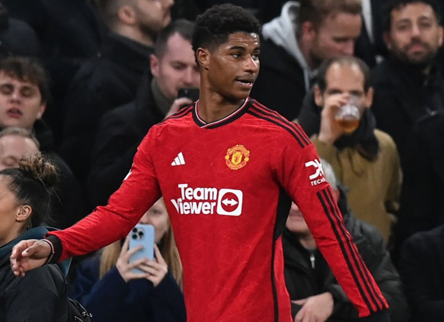 Ở mùa này, Rashford đang không có phong độ tốt. Số bàn thắng của anh cho Man Utd thậm chí còn ít hơn số xe trong bộ sưu tập. Sau 15 trận, tính trên mọi đấu trường, cầu thủ xuất thân từ lò Carrington mới chỉ ghi vỏn vẹn 1 bàn, đi kèm với đó là 3 pha kiến tạo.