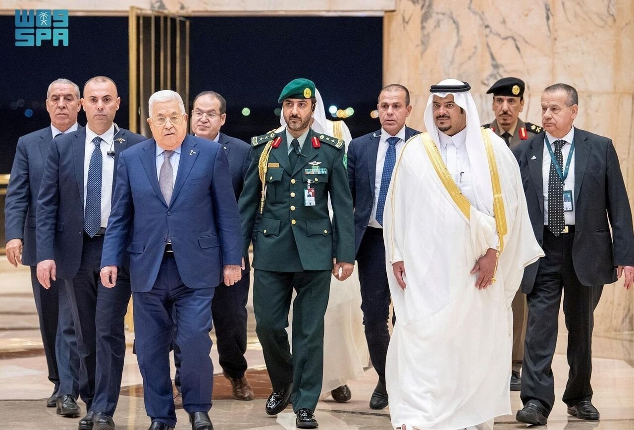 Tổng thống Palestine Mahmoud Abbas đến tham dự hội nghị thượng đỉnh Ả Rập và Hồi giáo tại Riyadh, Ả Rập Xê-Út ngày 10/11. (Ảnh: Reuters)