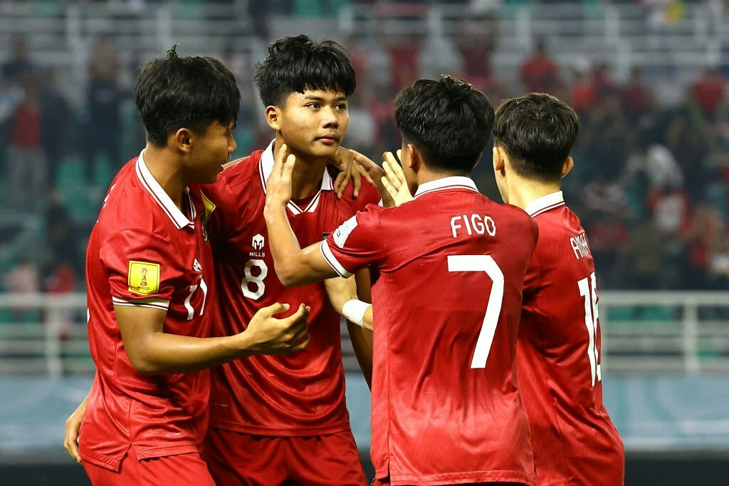 Kaka (số 8) ăn mừng bàn thắng ở trận gặp U17 Panama. (Ảnh: Getty Images)