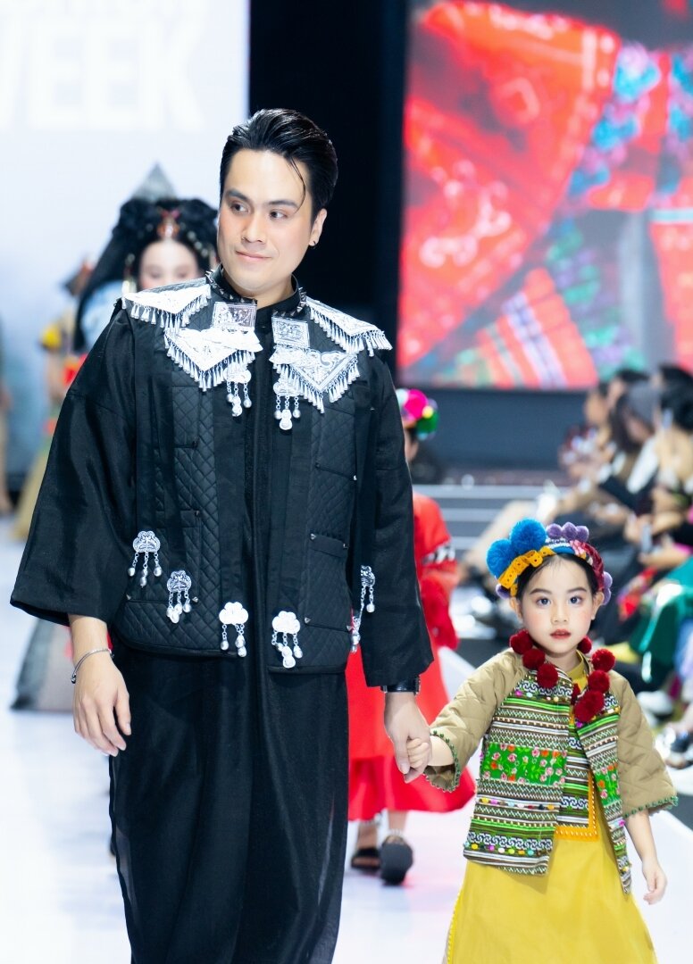 Hoàng Diệp vừa tham gia trình diễn trong BST “Ẳn Xư Mờây Ỏ - Một chiếc áo mới” của NTK Cao Minh Tiến tại Vietnam International Fashion Week F/W 2023.