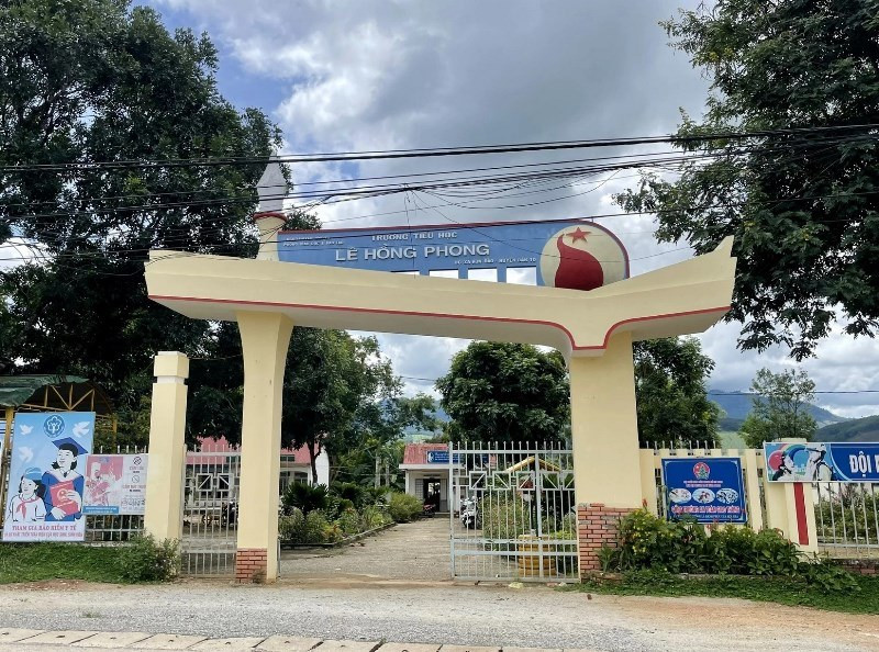 Trường Tiểu học Lê Hồng Phong, nơi xảy ra vụ việc.