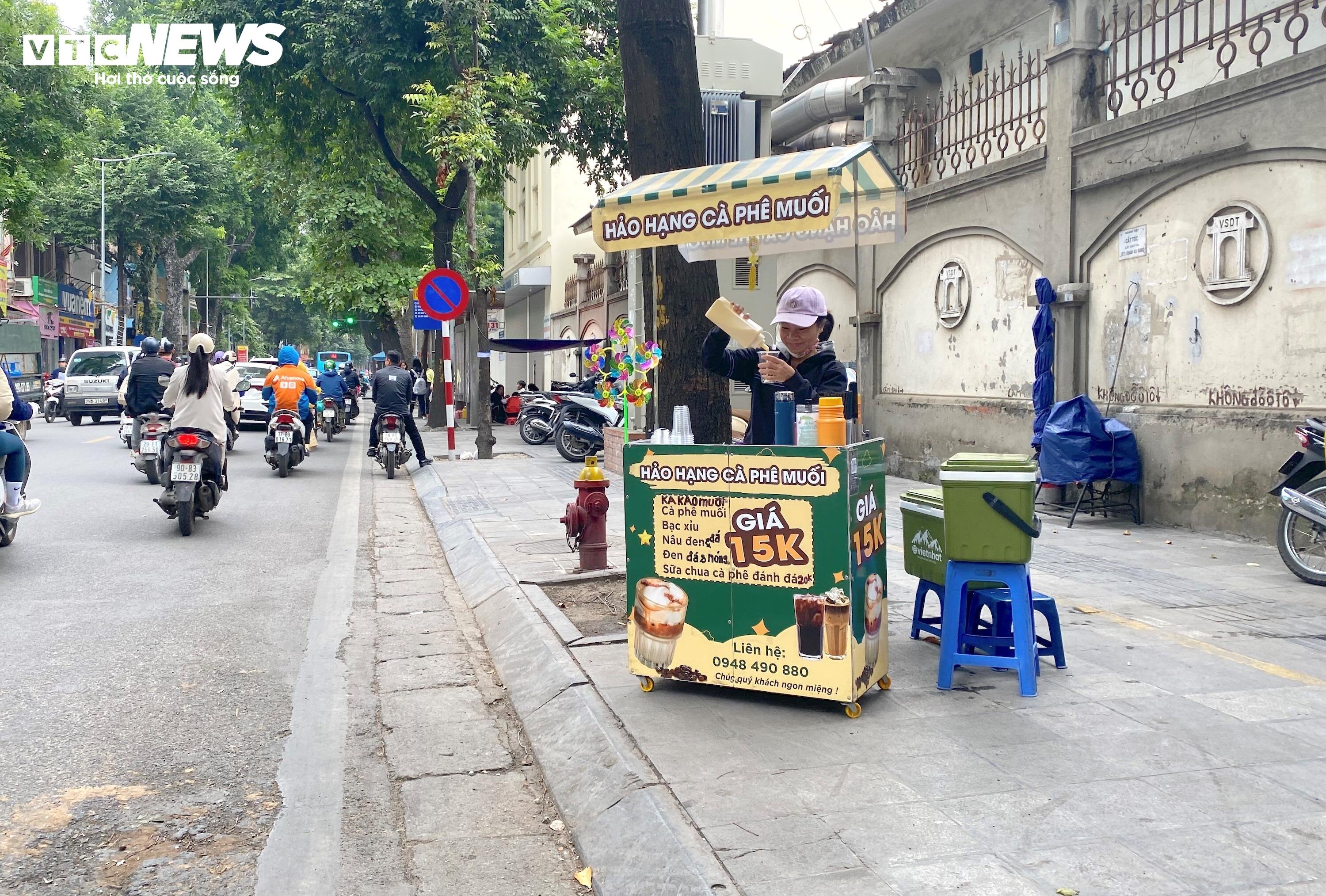 Cà phê muối xuất hiện mọi nơi trên đường phố Hà Nội. (Ảnh minh họa)