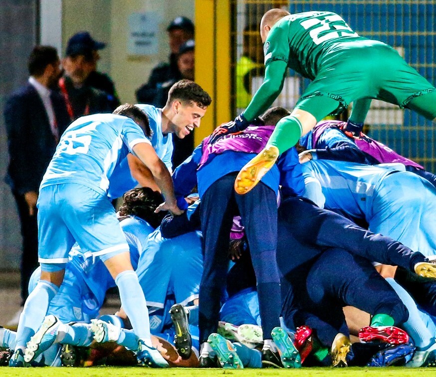 Cầu thủ San Marino ăn mừng như thể vô địch. Ảnh: Bleacher Report.