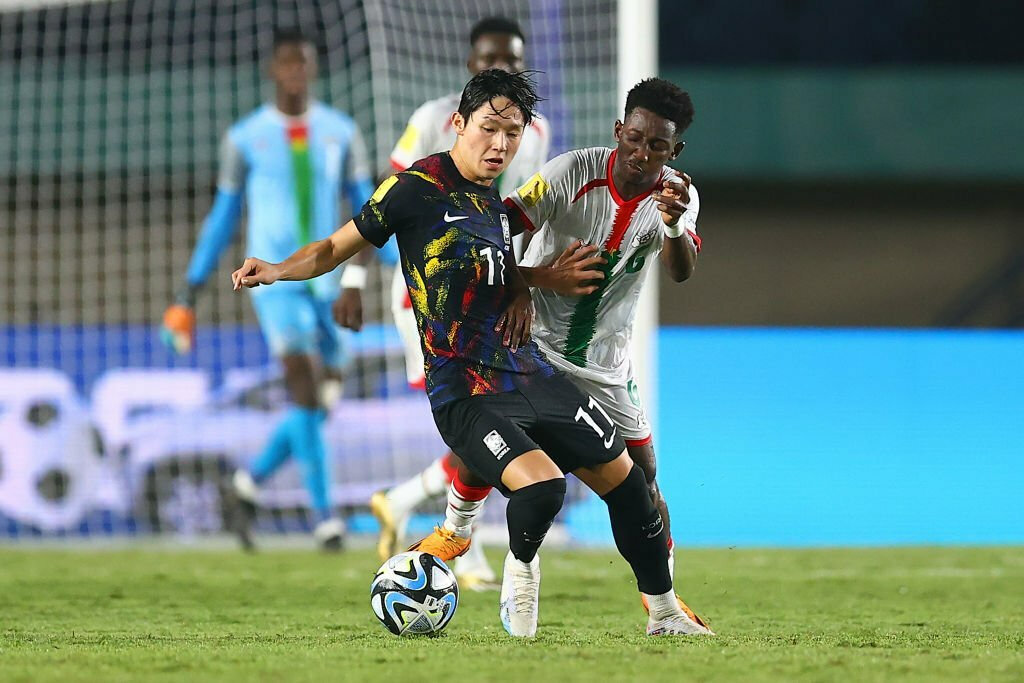 U17 Hàn Quốc thua 1-2 trước U17 Burkina Faso.