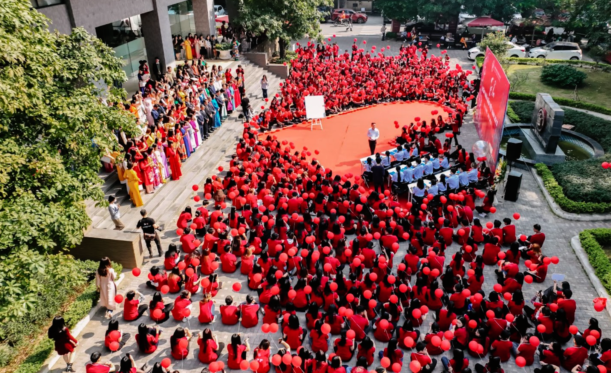 1.000 thầy cô, sinh viên xếp hình trái tim, hoà ca ngày Nhà giáo Việt Nam - 3