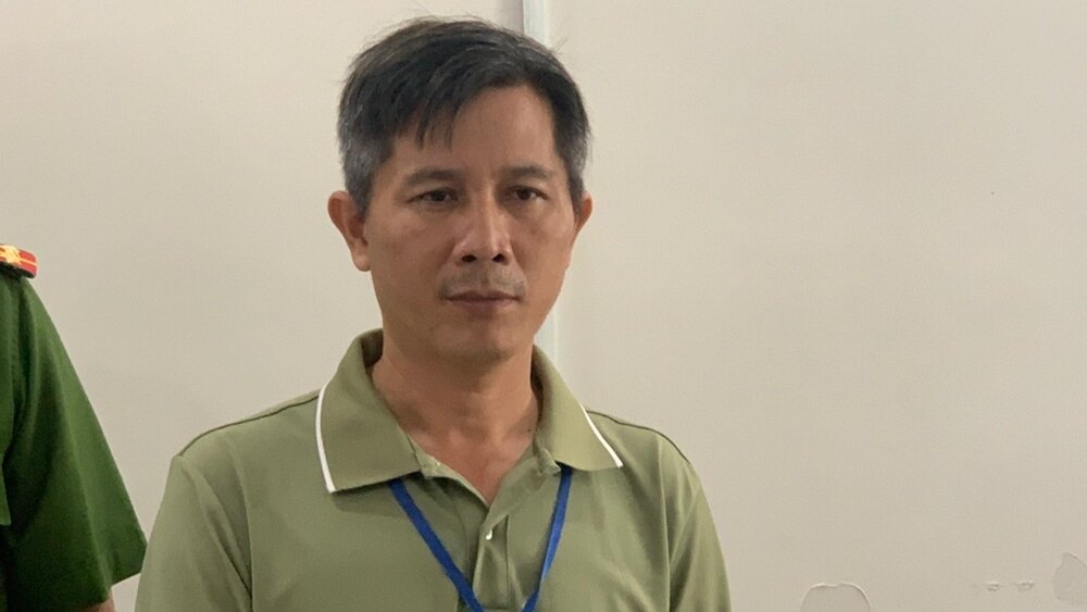 Lưu Hồng Sơn bị công an bắt giữ để điều tra về tội buôn lậu (Ảnh: CA).