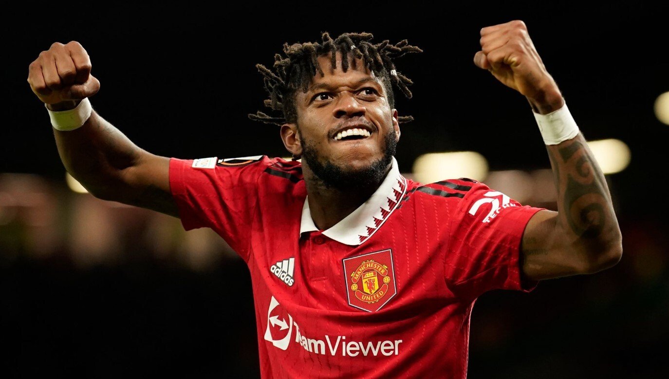 Fred (Shakhtar Donetsk sang Man Utd - 59 triệu euro): “Quỷ đỏ” chi một khoản tiền lớn để đưa về một tiền vệ có phong độ theo đồ thị hình sin. Trong ngày đẹp trời, Fred có thể làm mọi thứ, từ đánh chặn, điều phối bóng, thậm chí là cả ghi bàn. Nhưng ngược lại, một khi phong độ chạm đáy, tiền vệ người Brazil sẽ trở thành điểm yếu chí tử nơi tuyến giữa, khiến Man Utd nhận những thất bại tan nát.