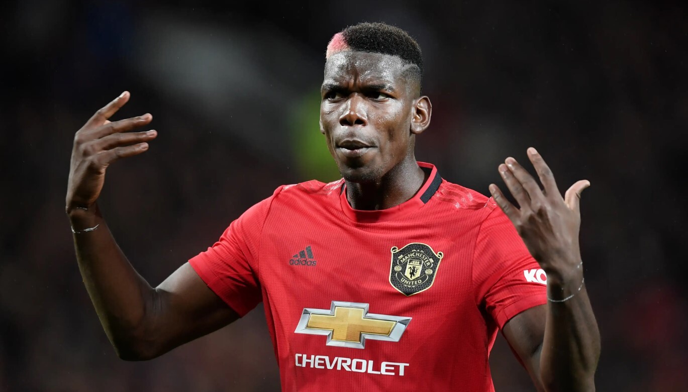 Paul Pogba (Juventus sang Man Utd - 105 triệu euro): Pogba là mẫu tiền vệ đa năng, thể hình tốt nhưng lại có cá tính mạnh và quá mẫn cảm với chấn thương. Hè 2022, Pogba rời đi dưới dạng tự do, qua đó khiến CLB chủ quản mất trắng khoản phí chuyển nhượng kỷ lục. Tiền vệ này bị coi là nguyên nhân gây ra nhiều vấn đề nơi hậu trường của Man Utd.