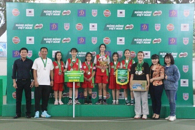 Đội nữ trường Tiểu học Vinschool Smart City giành ngôi vô địch giải bóng rổ học sinh tiểu học Hà Nội 2023.