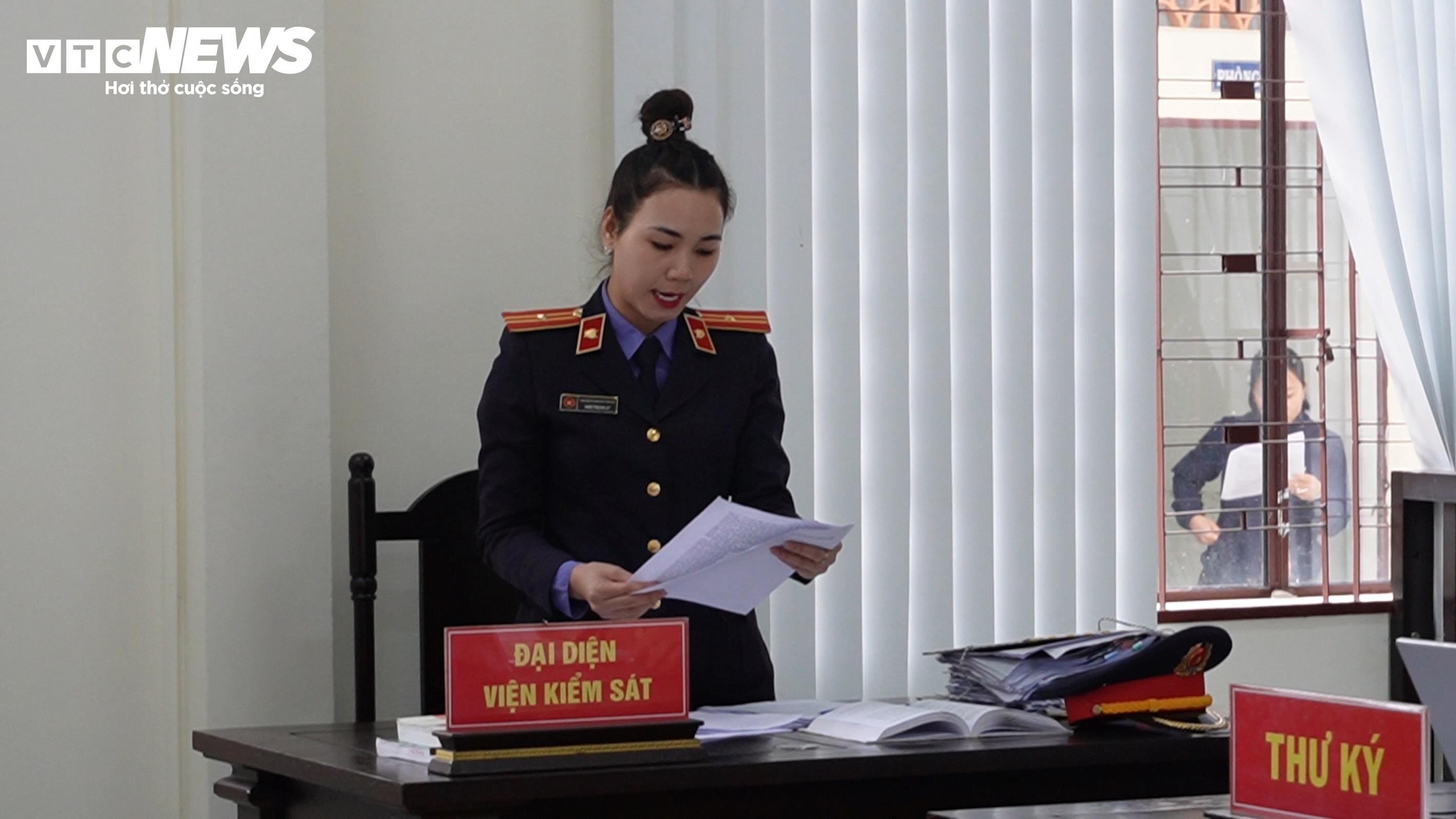 Bà Ngô Thị Ka Ly - Đại diện Viện KSND TP Bảo Lộc cho rằng, việc giám định nguyên nhân chết của cháu N.L.M.Q. là không thể làm được.