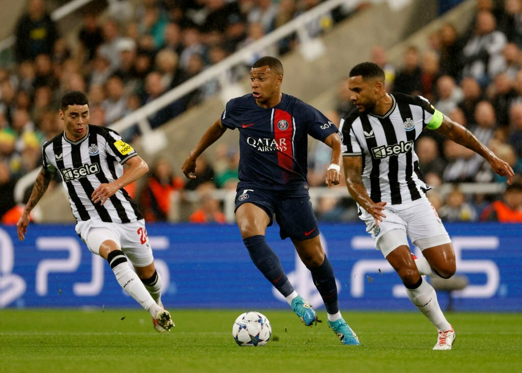 Newcastle gặp tổn thất lực lượng khi làm khách tại Parc des Princes.