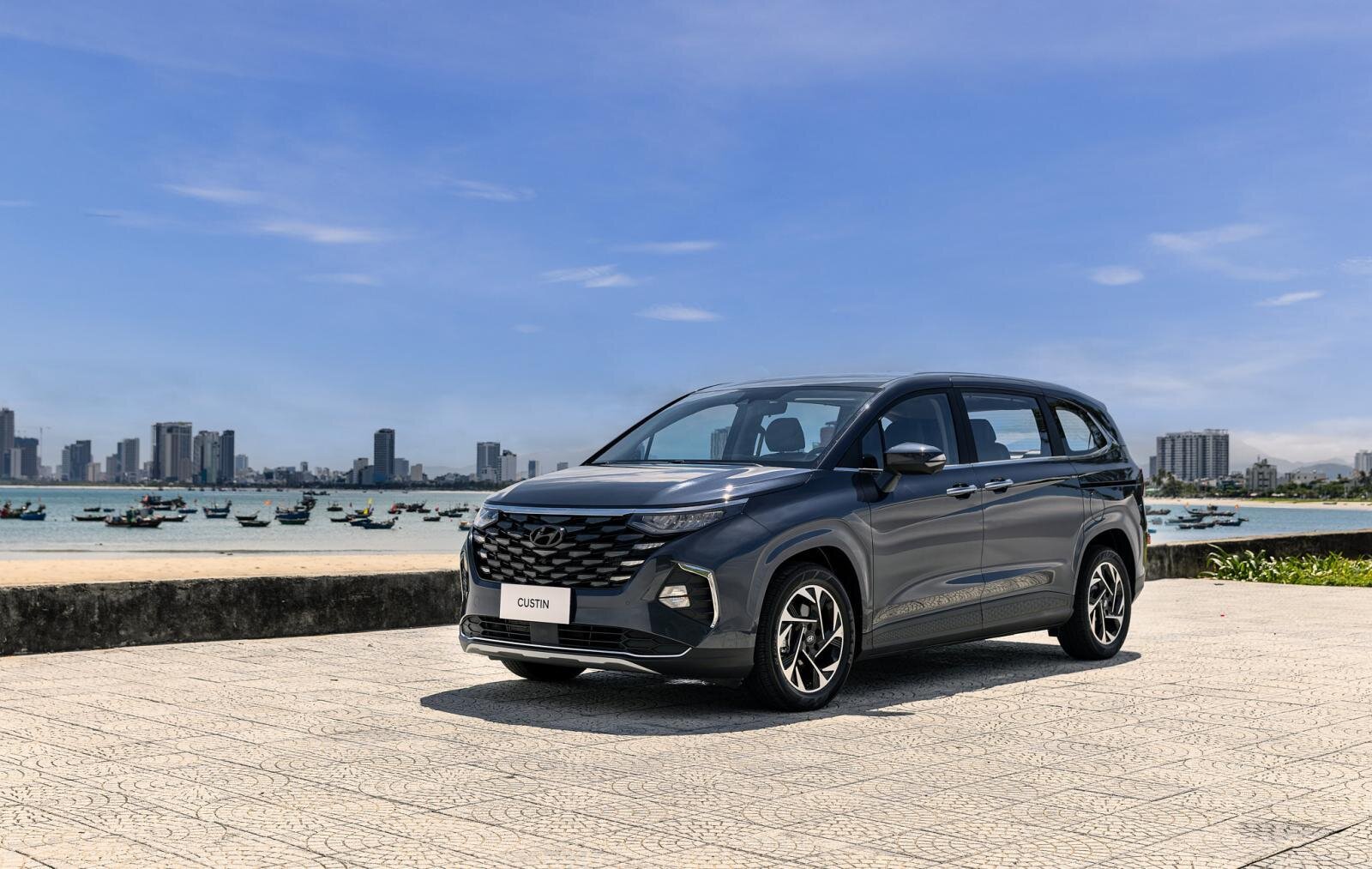 Hyundai Custin 2023 là một mẫu MPV cỡ trung được sản xuất bởi Hyundai Motor Company. (Ảnh: oto.com.vn)