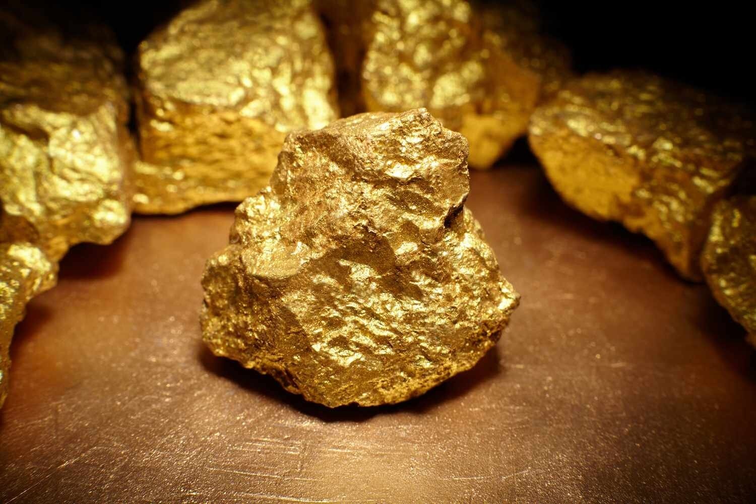 Có nhiều lý thuyết về sự hình thành của vàng. (Ảnh: ThoughtCo)