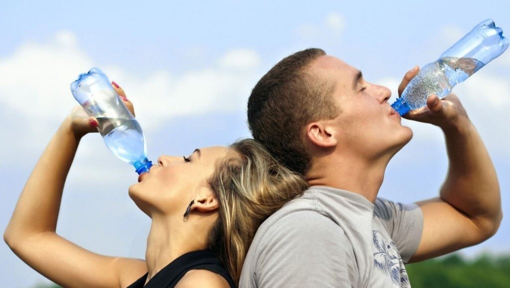 Điều gì sẽ xảy ra với cơ thể nếu không uống nước 1 ngày? (Ảnh minh hoạ)