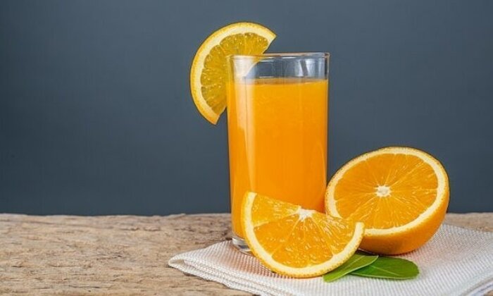 Uống một ly nước cam ép vào buổi sáng sẽ giúp da trắng, dáng xinh.