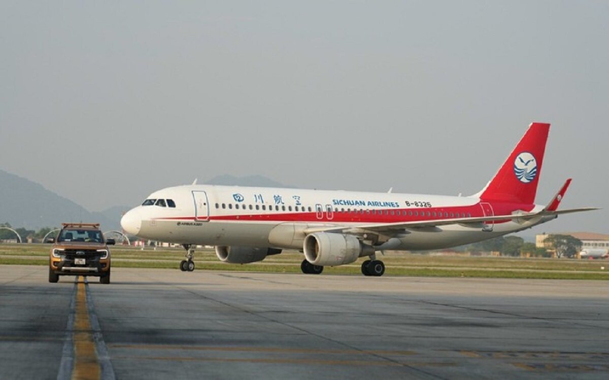 Hãng hàng không Sichuan Airlines khai thác máy bay A320 từ Thành Đô tới Hà Nội.