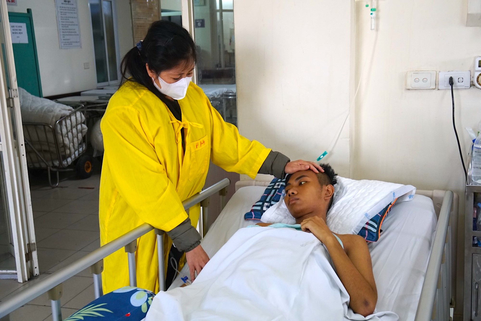 Cả gia đình bệnh tật, ốm đau, chị Hậu phải một mình gồng gánh số nợ hàng trăm triệu.