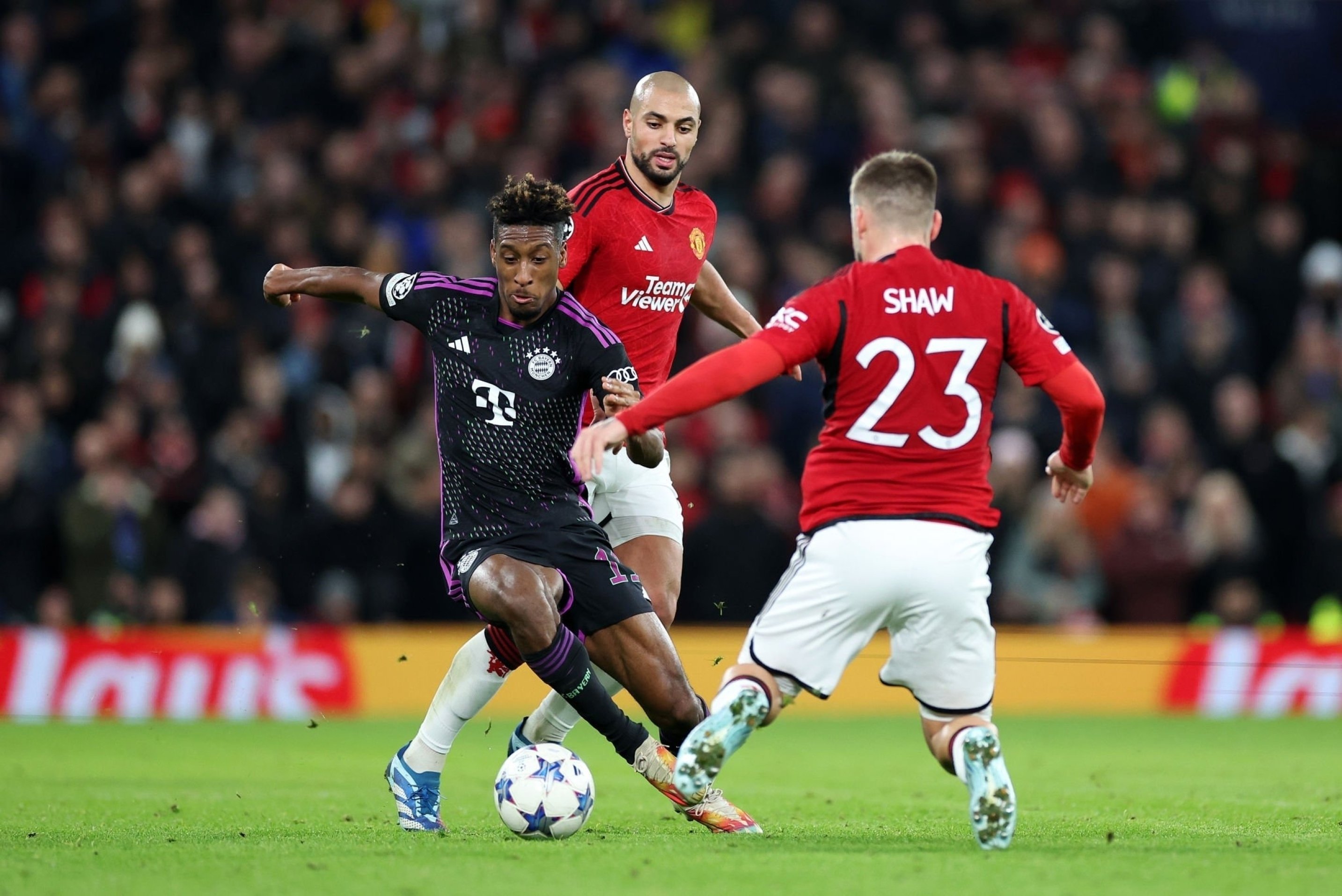 Man Utd thua Bayern Munich và bị loại khỏi Champions League. (Ảnh: Getty Images)