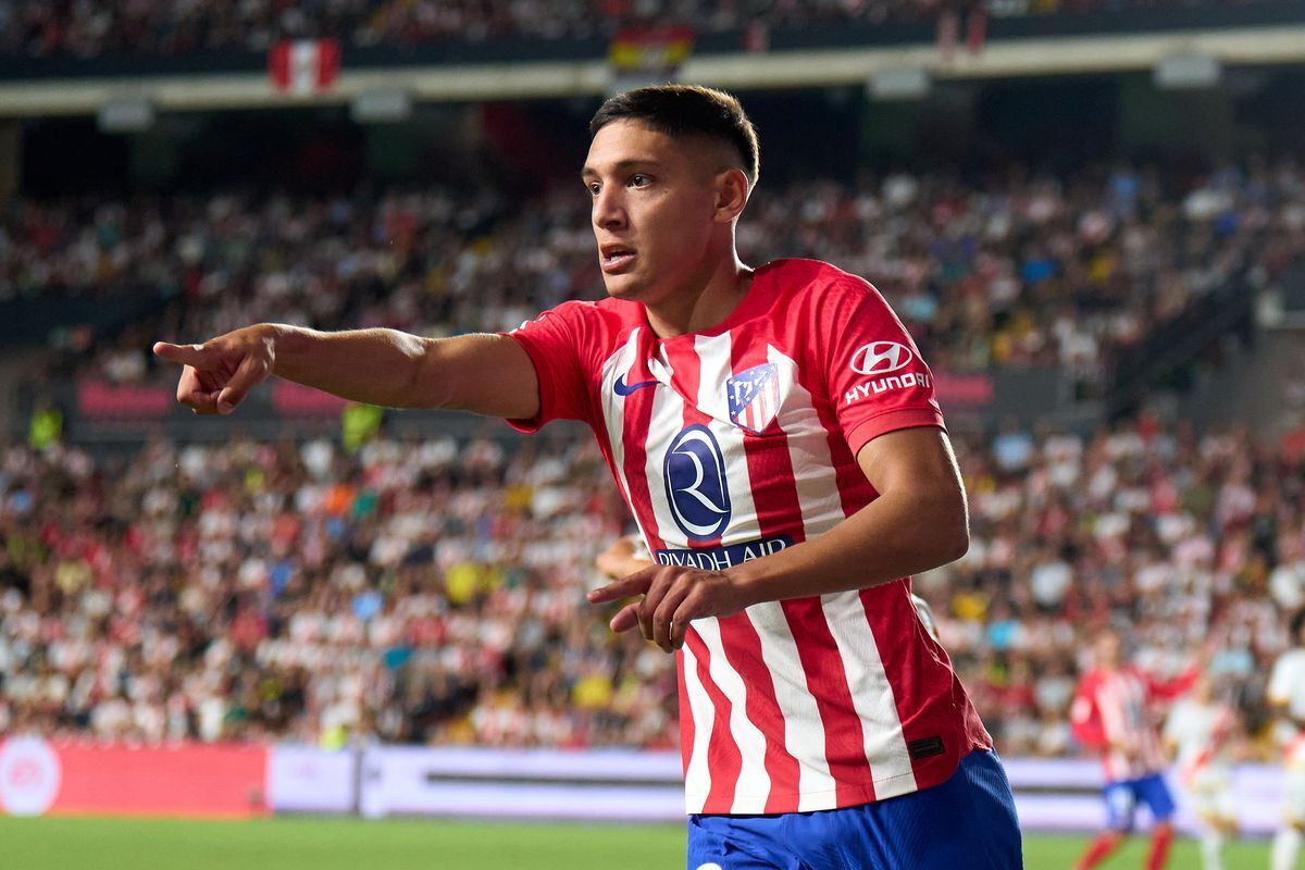 Nahuel Molina vẫn đóng vai trò quan trọng trong đội hình của Atletico Madrid ở mùa giải này. Anh ra sân 13 trận ở La Liga, ghi 2 bàn và có 1 đường kiến tạo. Transfermarkt định giá hậu vệ này 50 triệu euro.