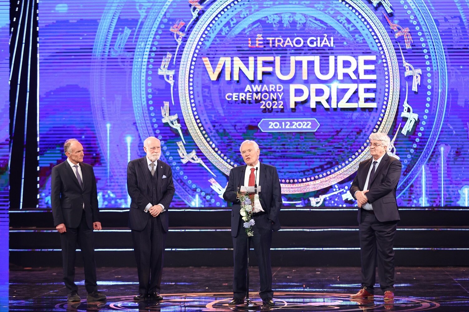Bốn nhà khoa học được tôn vinh ở giải thưởng Chính VinFuture 2022.