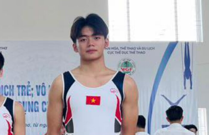 Vận động viên Nguyễn Minh Triết của đội tuyển Thể dục dụng cụ trẻ quốc gia.