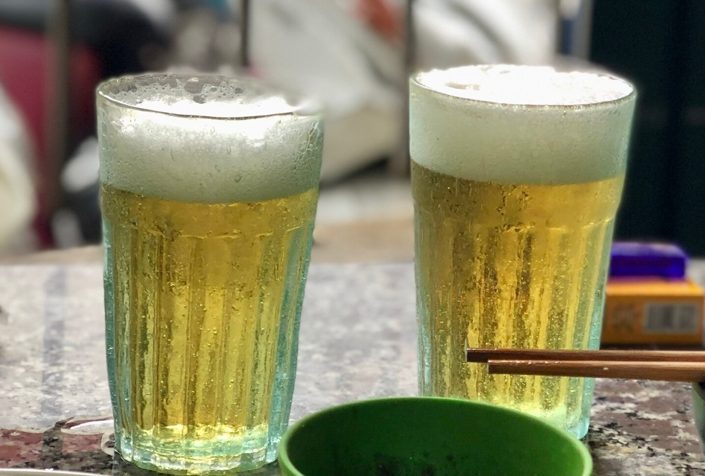 Uống 2 cốc bia mất bao lâu để nồng độ cồn về 0 là băn khoăn của rất nhiều người. (Ảnh minh hoạ)