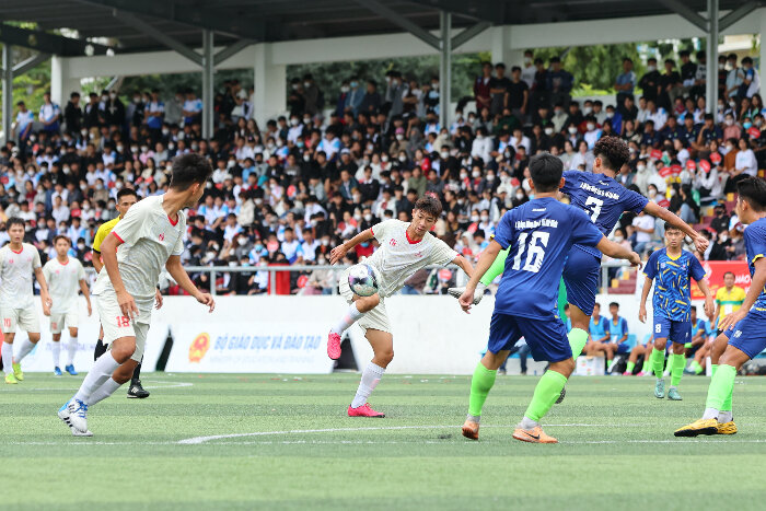 Trận chung kết SV Cup 2023 diễn ra trên sân vận động Trường Đại học Nha Trang.