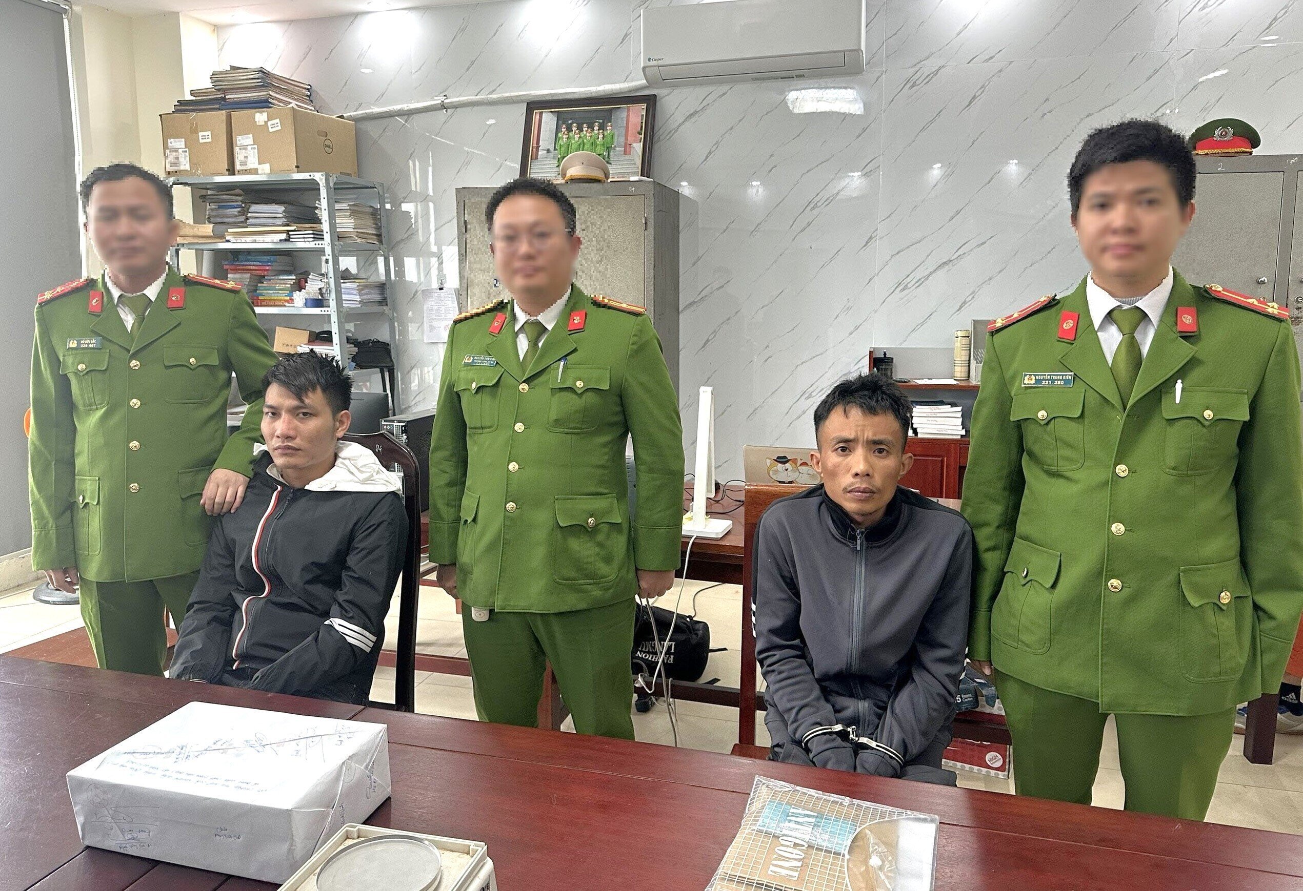 Hai đối tượng Nguyễn Đình Thành và Phạm Xuân Chắt bị Cơ quan Công an bắt giữ.