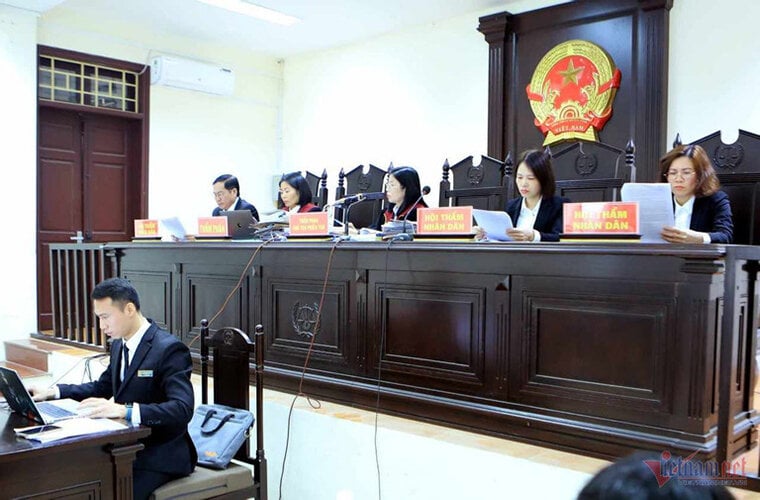 HĐXX TAND tỉnh Thái Bình xét xử 3 cựu công an về tội dùng nhục hình.
