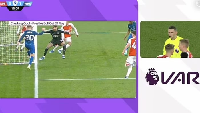 VAR công nhận bàn thắng của West Ham.