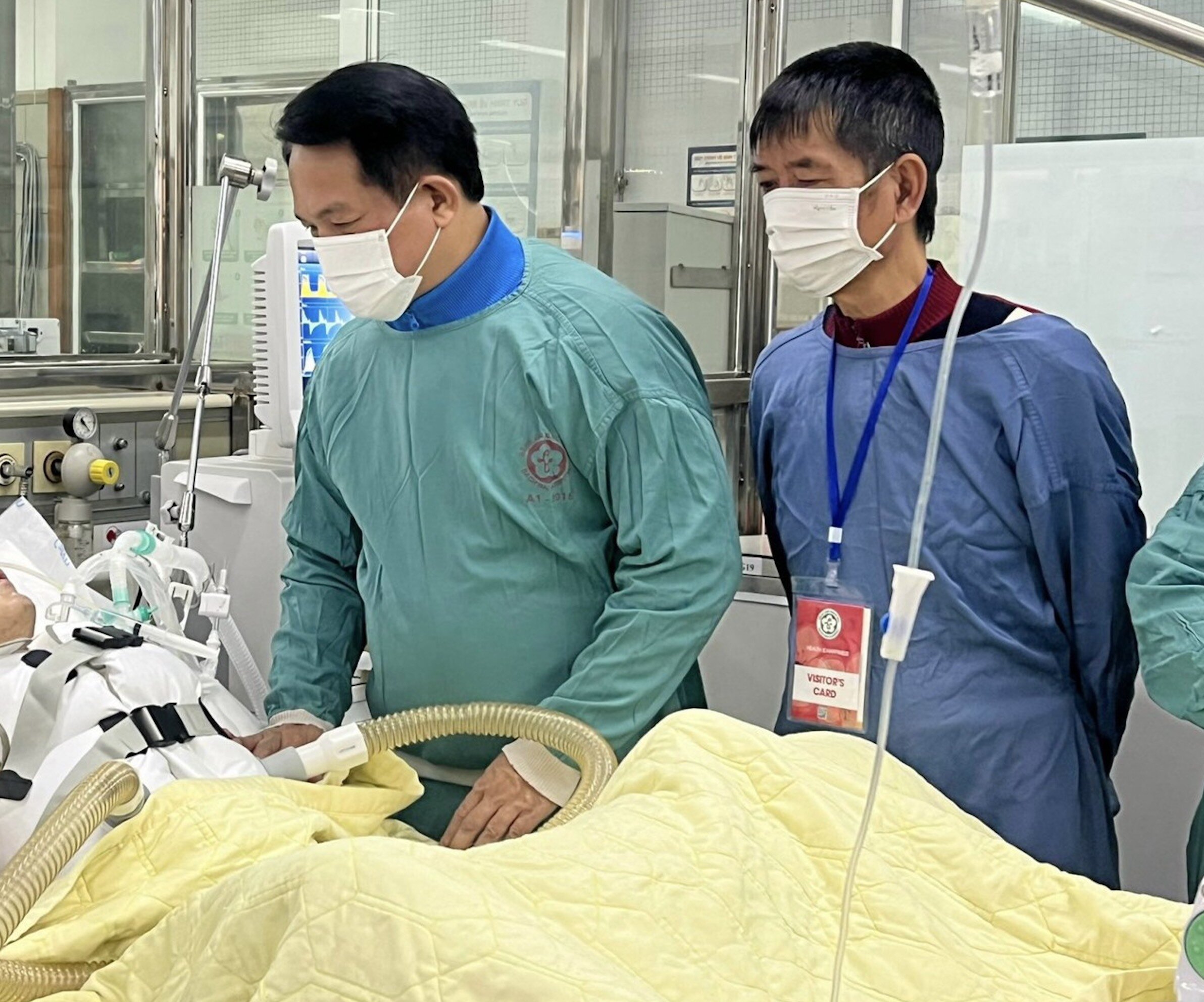 Triết hiện đang nằm tại Đơn vị hồi sức tích cực ngoại khoa Bệnh viện Bạch Mai.