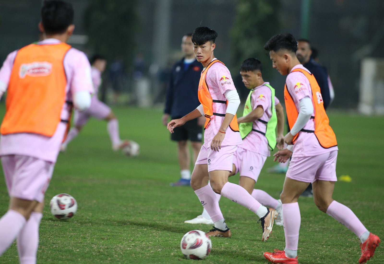 Nguyễn Văn Trường là một trong số các cầu thủ U23 được đôn lên đội tuyển quốc gia. (Ảnh: Hoàng Dương)