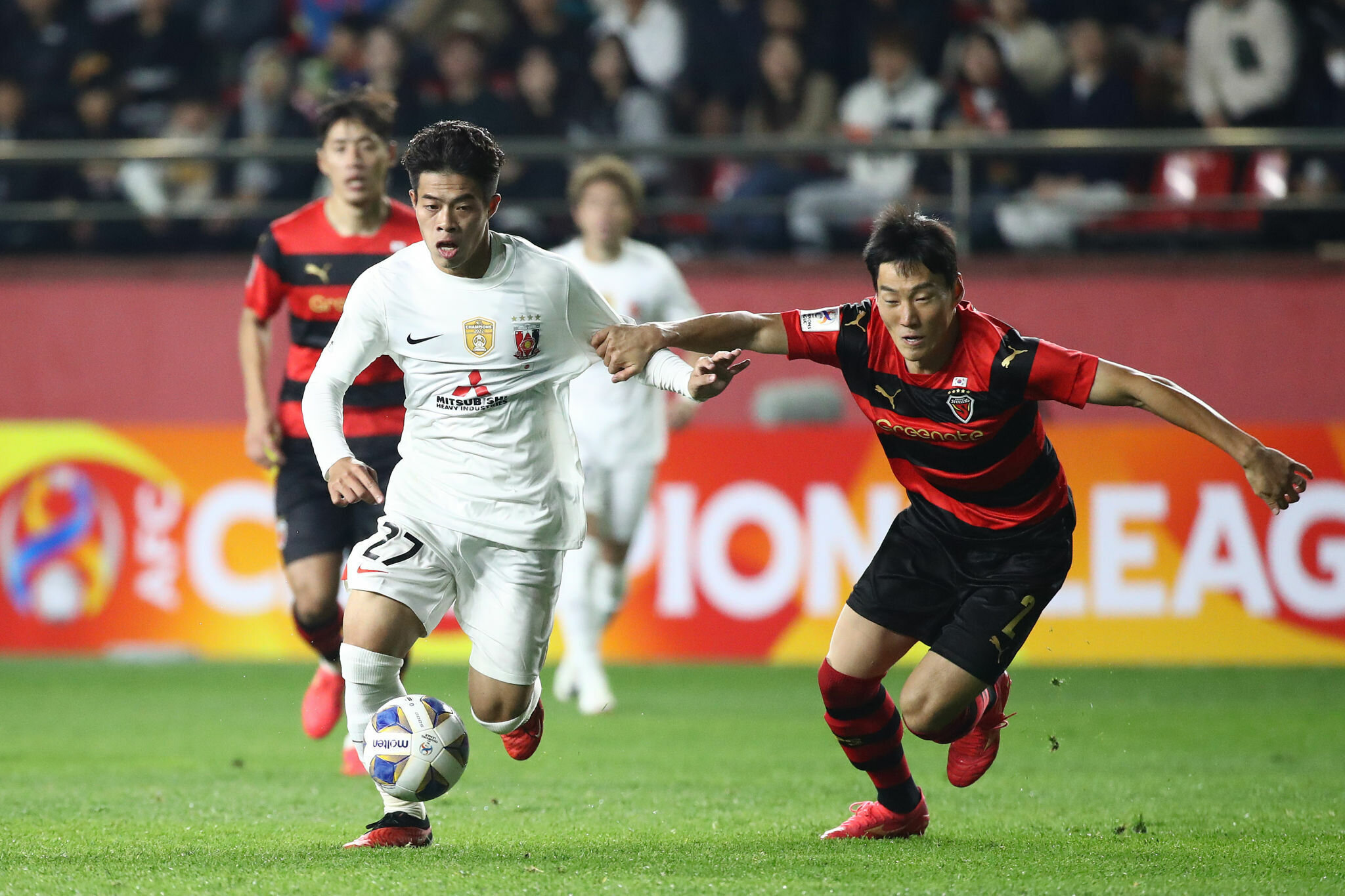 Ekanit Panya thi đấu cho Urawa Red Diamonds. (Ảnh: Getty)