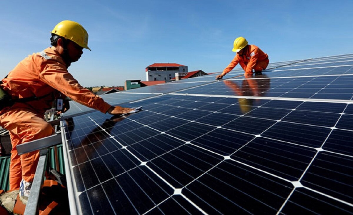 EVN công bố giá mua điện mặt trời mái nhà nưm 2024. (Ảnh EVN)