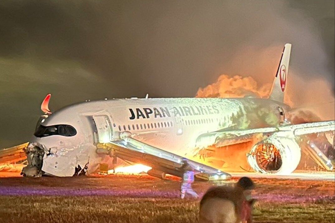 Vụ tai nạn máy bay xảy ra ở Nhật Bản. (Ảnh: Kyodo News)
