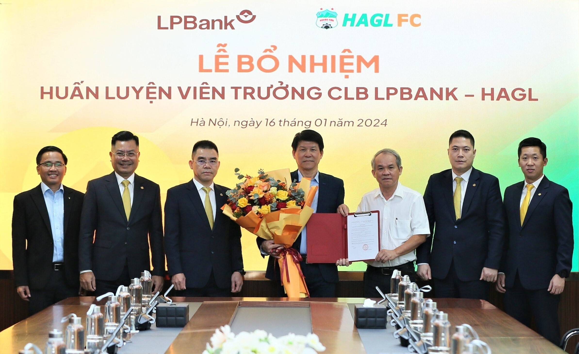 Ông Vũ Tiến Thành chính thức được bổ nhiệm làm Huấn luyện viên trưởng CLB Bóng đá LPBank HAGL.