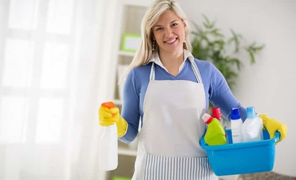 Hãy làm các công việc như dọn dẹp nhà cửa sẽ giúp bạn đốt cháy một lượng calo đáng kể. (Ảnh: Pinterest)