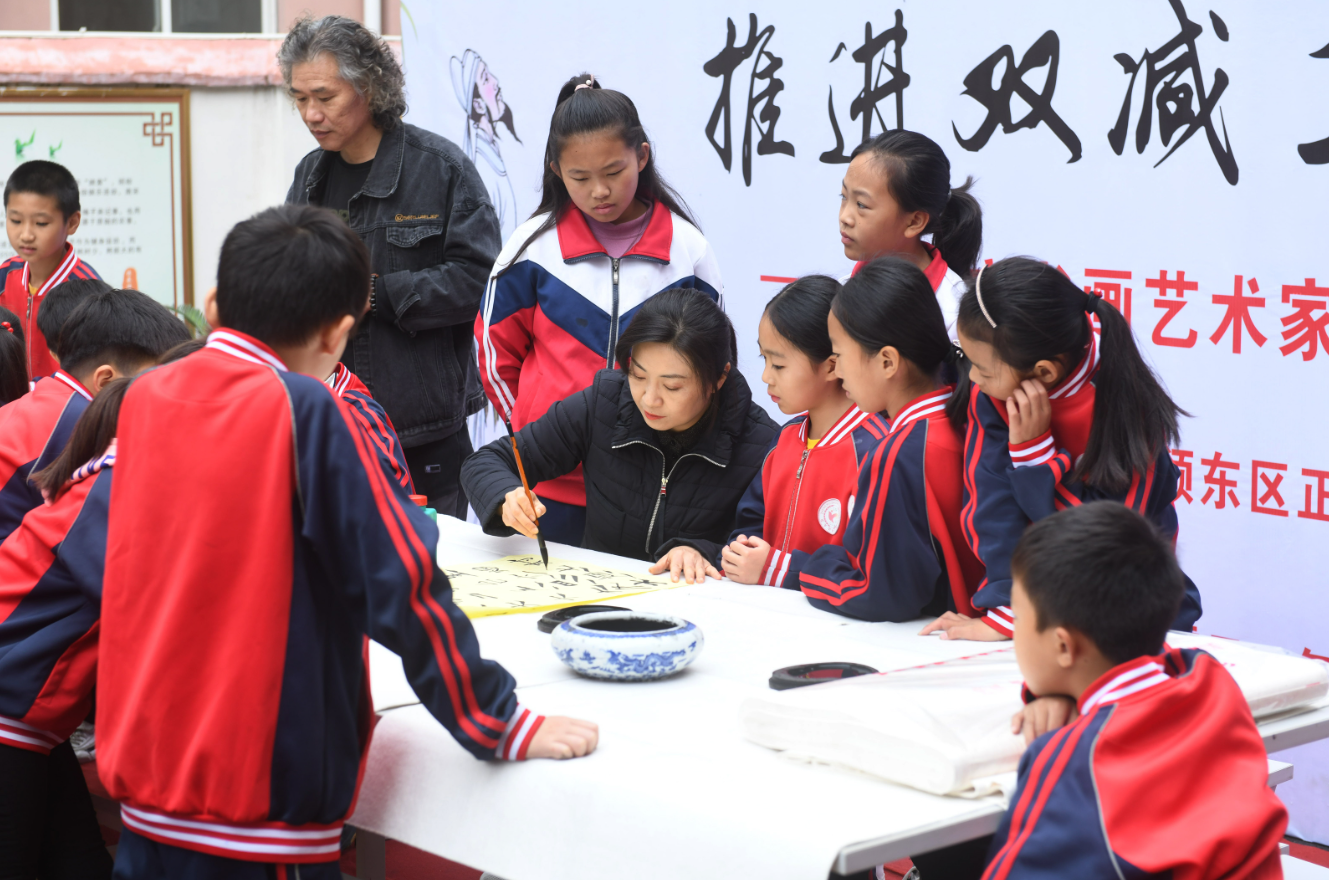 Trường Tiểu học Thái Hòa số 3 hướng học sinh đến những trải nghiệm văn hóa bên cạnh những giờ học chính khóa.