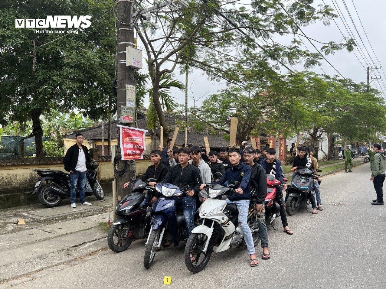 Công an phục dựng hiện trường vụ án gây rối trật tự công cộng tại xã Phú Dương và phường Thuận An. (Ảnh: Công Quang)