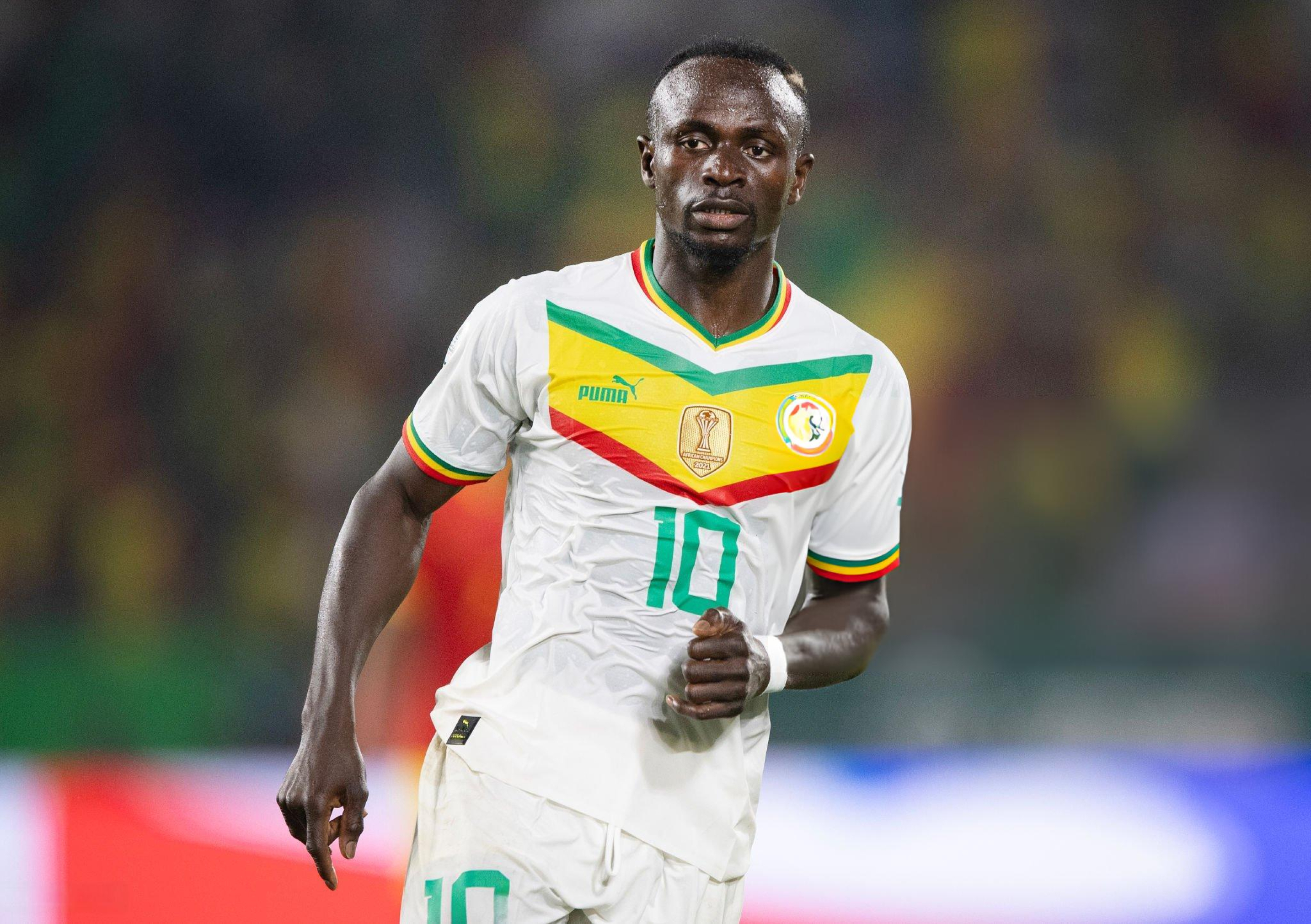 Sadio Mane (Senegal, Al Nassr): Sau khi trải qua mùa giải đáng quên ở Bayern Munich, Mane chuyển sang Ả Rập Xê Út. Anh là đồng đội của Ronaldo tại Al Nassr. Thu nhập của Mane (52 triệu USD) thua xa siêu sao người Bồ Đào Nha.