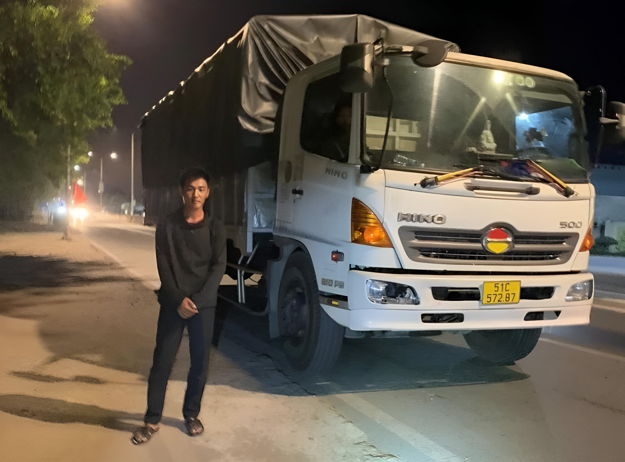Nguyễn Huỳnh Thành bị CSGT Công an huyện Bến Lức bắt giữ sau khi gây tai nạn liên hoàn, đang trên đường bỏ trốn.