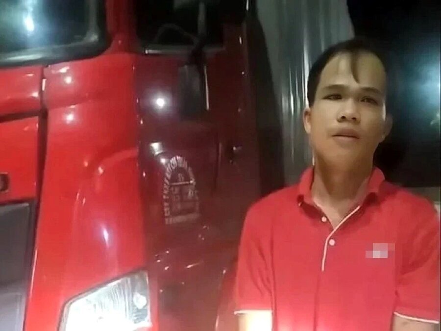 Tài xế xe tải Nguyễn Ngọc Sơn bị bắt giữ cùng với phương tiện tại Bình Thuận. (Ảnh: Công an cung cấp)
