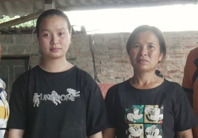 Chị Hoà (phải) trước khi điều trị ung thư vú. (Ảnh: Ngọc Huy)