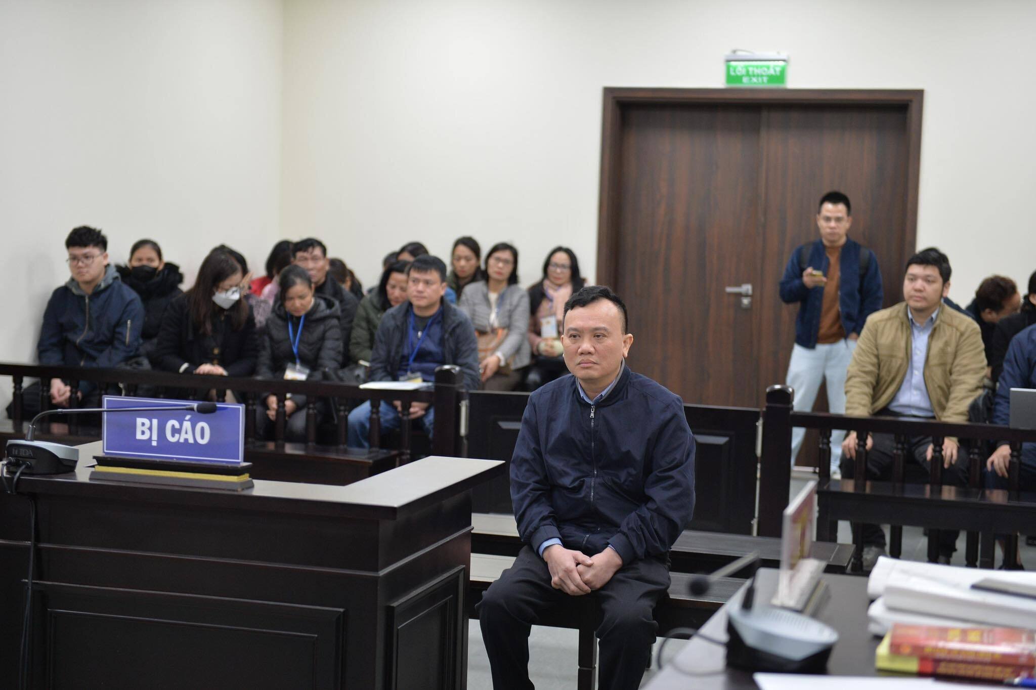 Bị cáo Trương Quang Việt vắng mặt, phiên tòa hoãn lần 2.