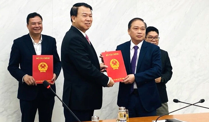 Ông Lương Hải Sinh nhận quyết định bổ nhiệm chức Chủ tịch Hội đồng thành viên Sở Giao dịch chứng khoán Việt Nam (VNX)