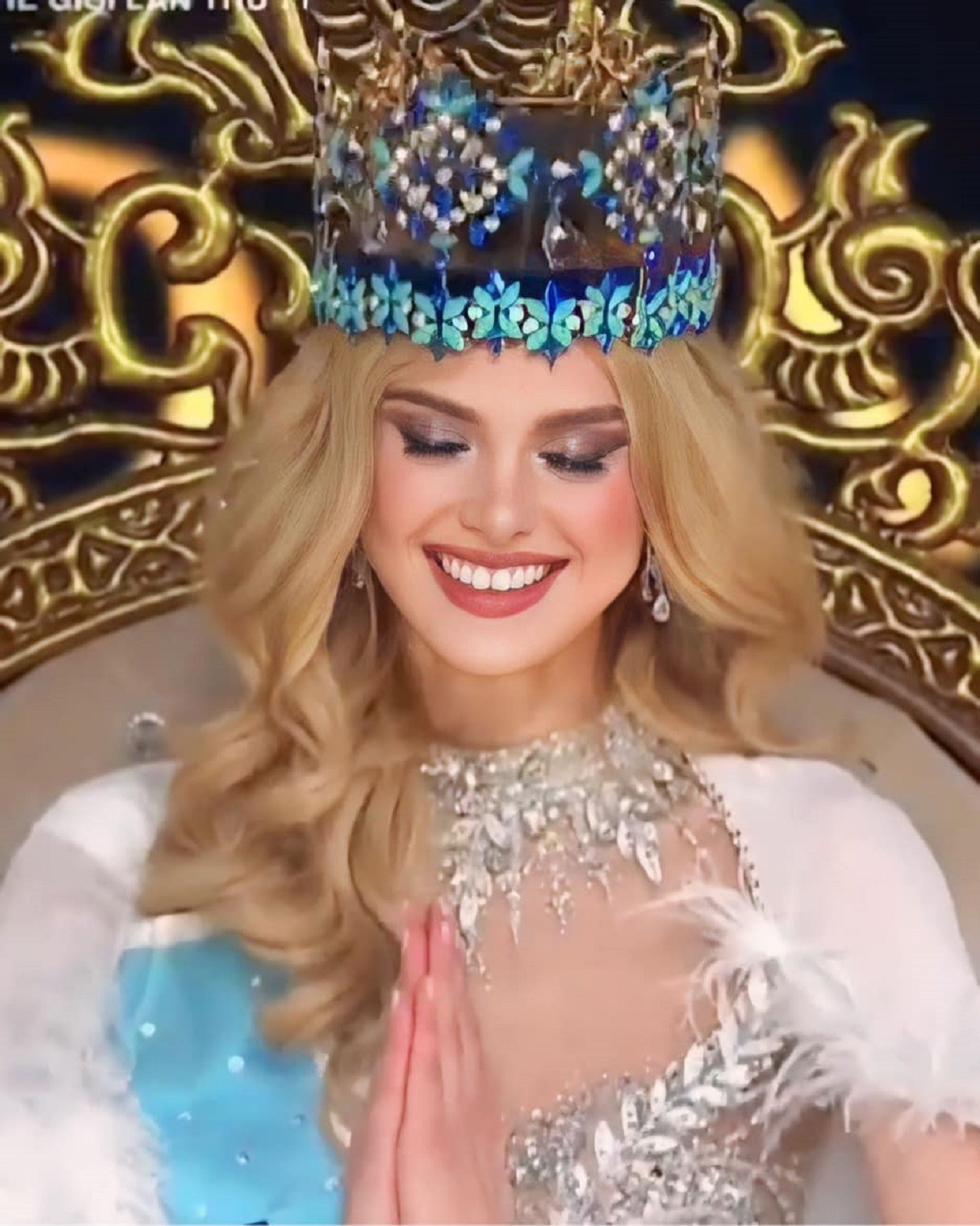 Trong khoảnh khắc đăng quang, vẻ đẹp ngọt ngào của Krystyna Pyszko khiến nhiều khán giả ngưỡng mộ.