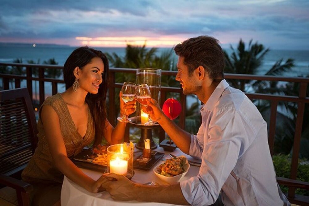 Dành tặng đối phương một bữa tối lãng mạn cũng là gợi ý quà tặng Valentine trắng tuyệt vời. (Ảnh: Pinterest)